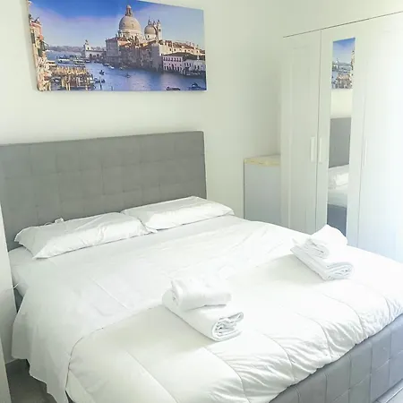 Venice Apartments * Venice