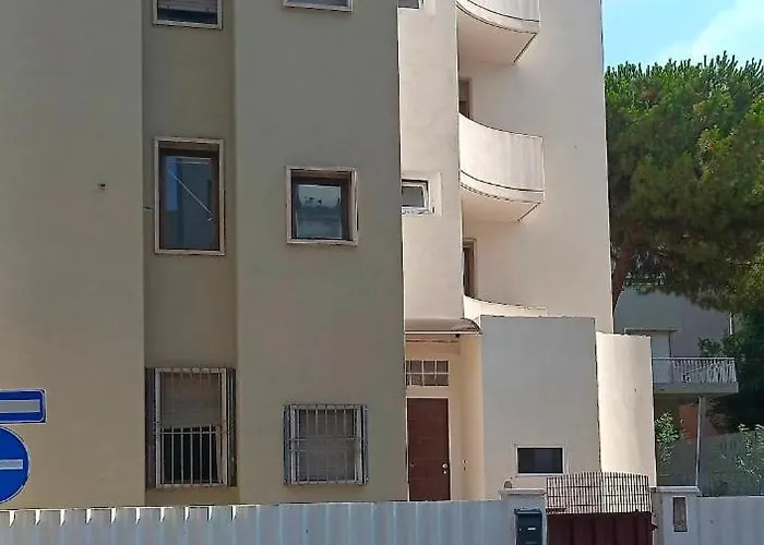 Venice Apartments *